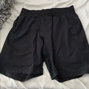 Men’s L Lululemon Shorts w/ liner